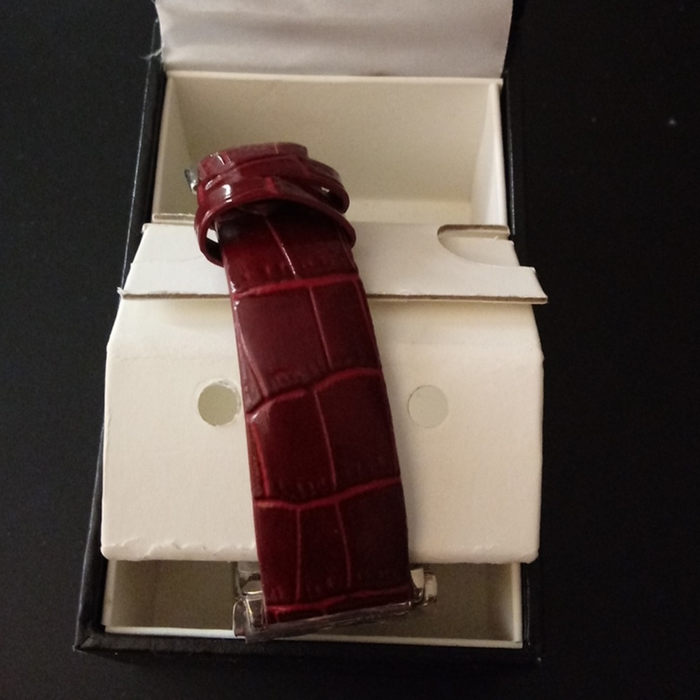 Watch - Picture 2 of 3